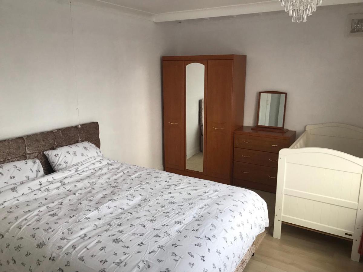 Bob's House Quiet Retreat With Large Shared Garden Holiday home